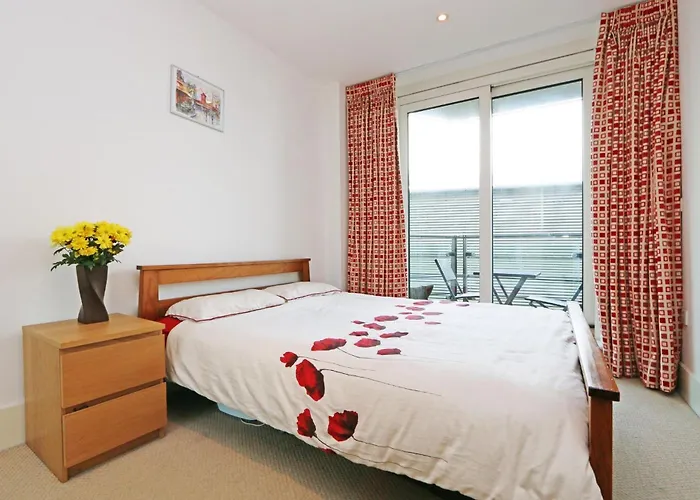 Riverside 1 Bed Apartment