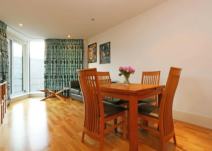 Riverside 1 Bed Apartment
